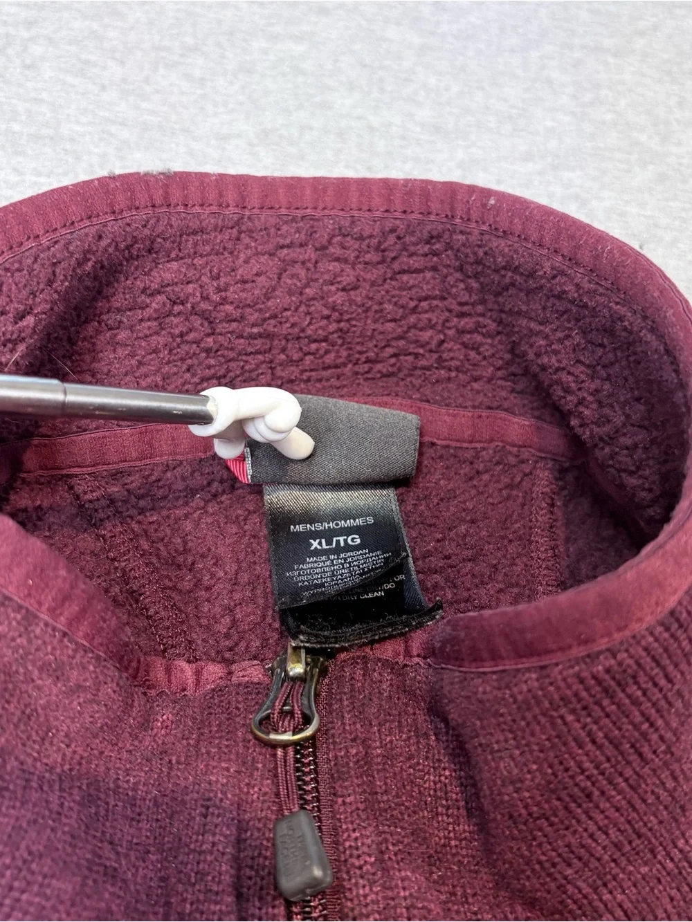 The North Face Men’s Gordon Lyons Burgundy full zip up fleece jacket. Size xl